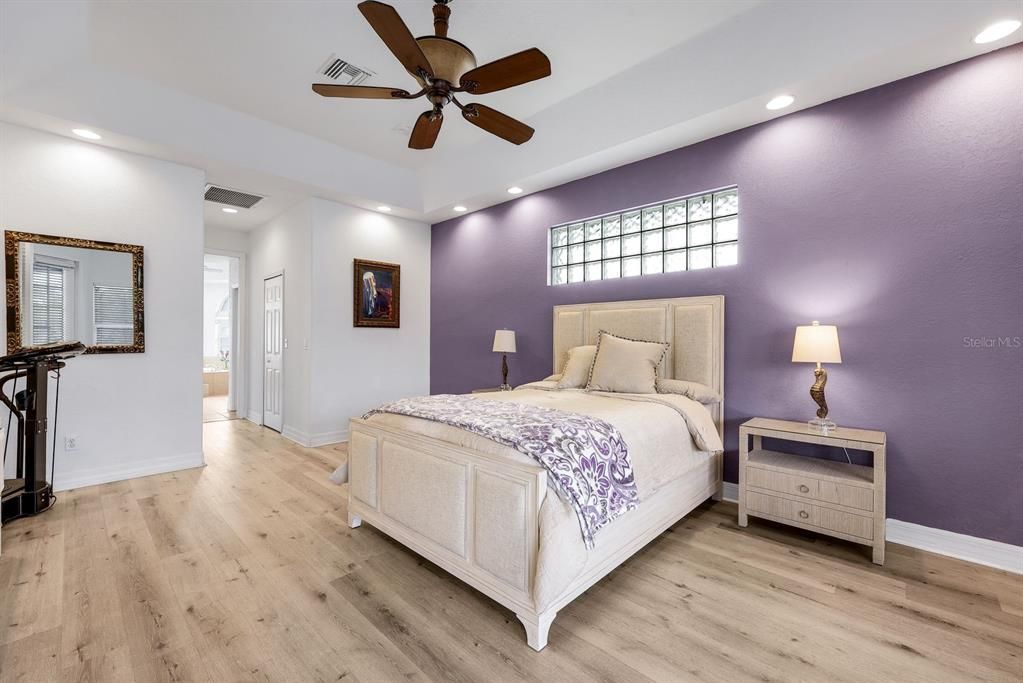 For Sale: $1,300,000 (5 beds, 4 baths, 3552 Square Feet)