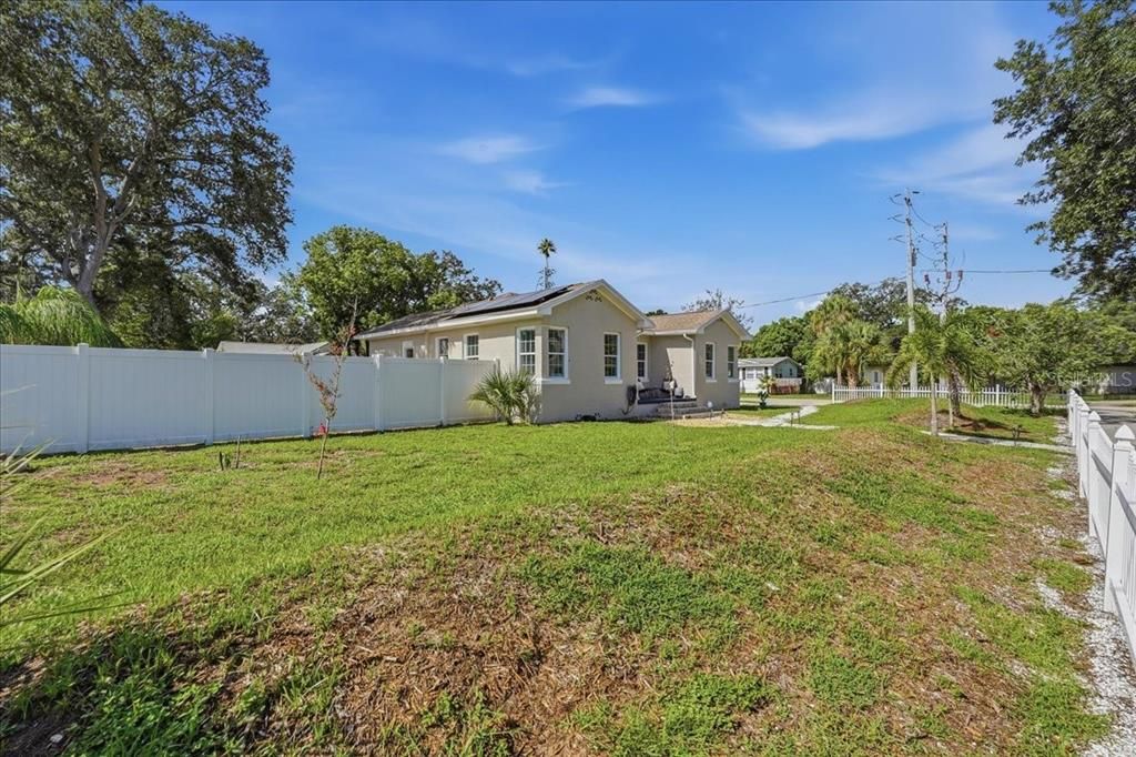 For Sale: $650,000 (3 beds, 3 baths, 1507 Square Feet)