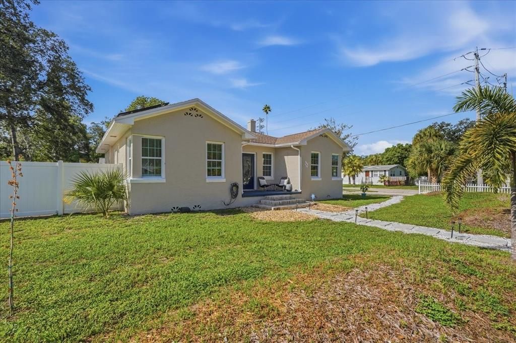For Sale: $650,000 (3 beds, 3 baths, 1507 Square Feet)