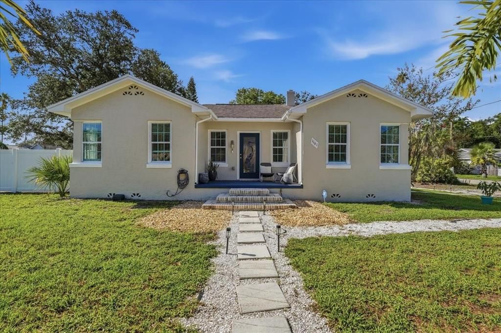 For Sale: $650,000 (3 beds, 3 baths, 1507 Square Feet)