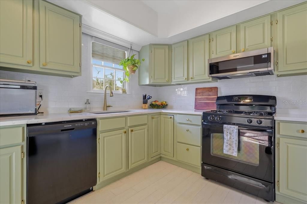 For Sale: $650,000 (3 beds, 3 baths, 1507 Square Feet)