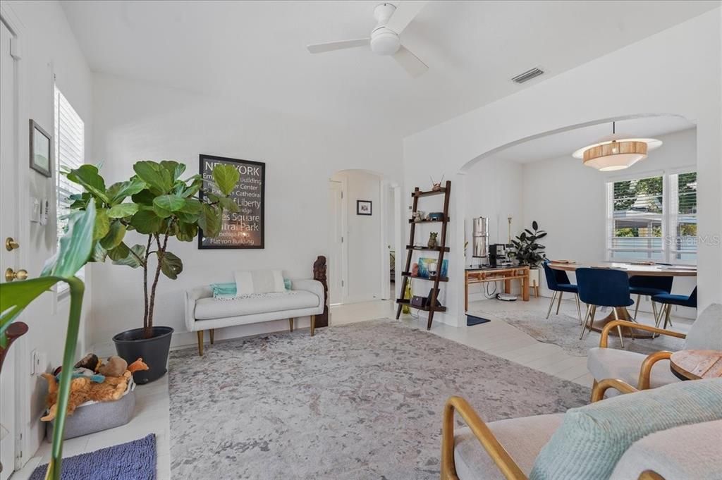 For Sale: $650,000 (3 beds, 3 baths, 1507 Square Feet)