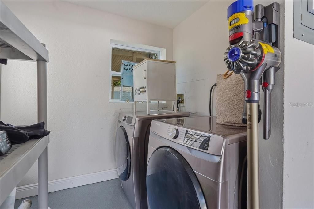 For Sale: $650,000 (3 beds, 3 baths, 1507 Square Feet)