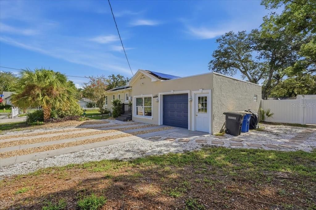 For Sale: $650,000 (3 beds, 3 baths, 1507 Square Feet)