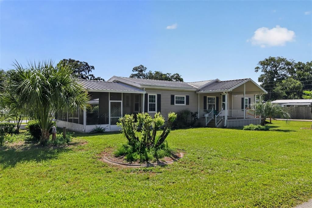 For Sale: $185,000 (3 beds, 2 baths, 1296 Square Feet)