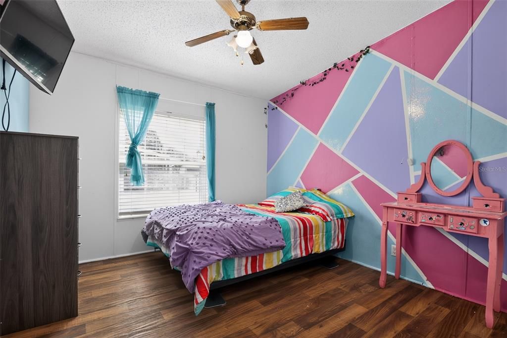 For Sale: $185,000 (3 beds, 2 baths, 1296 Square Feet)