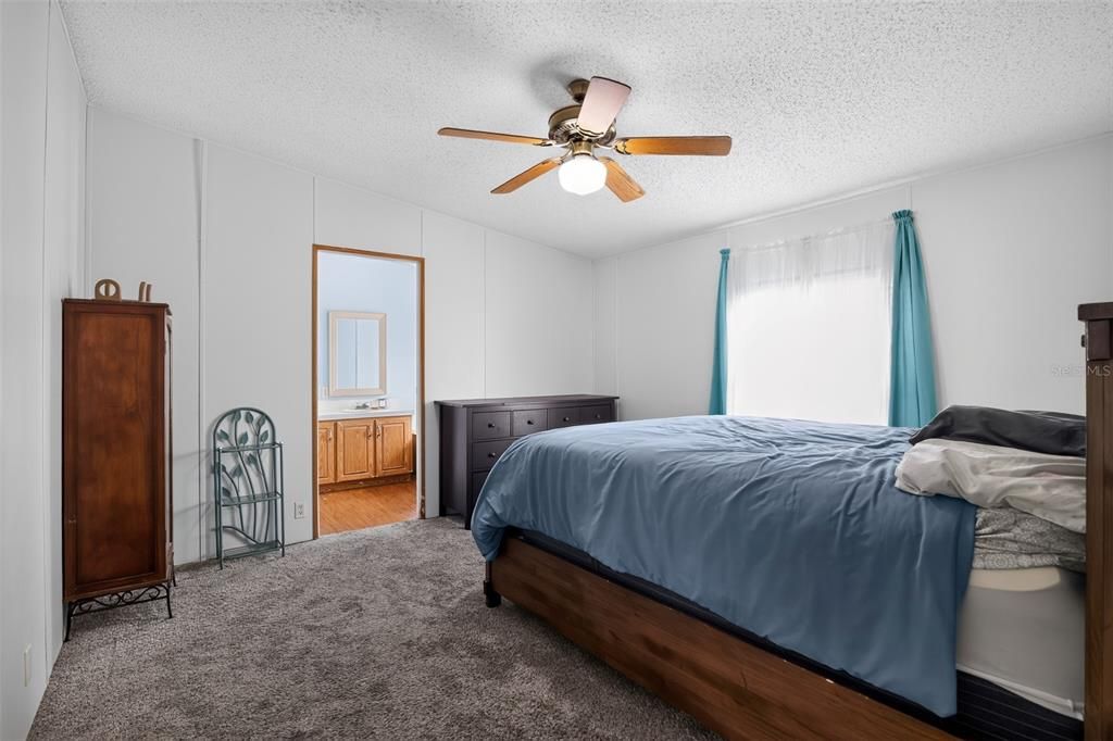 For Sale: $185,000 (3 beds, 2 baths, 1296 Square Feet)