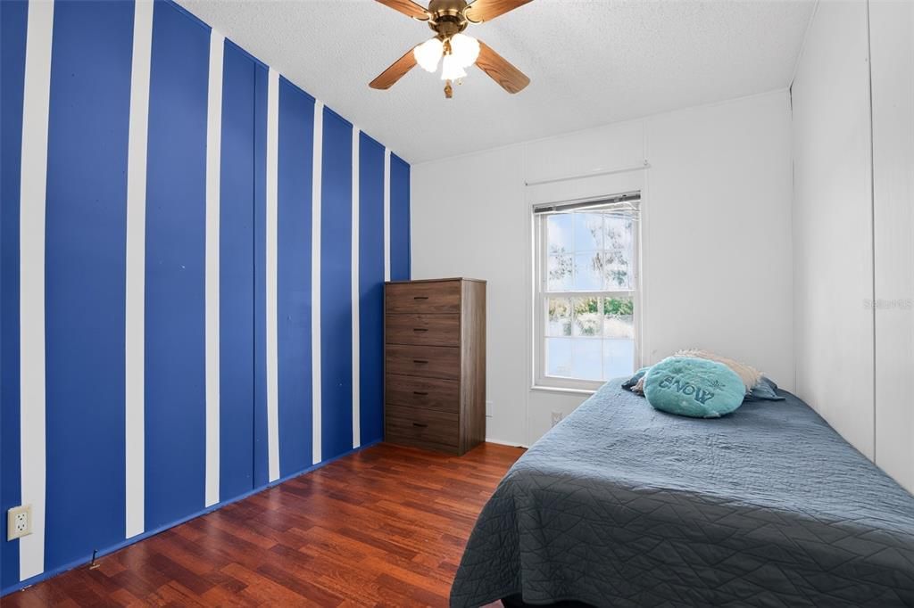 For Sale: $185,000 (3 beds, 2 baths, 1296 Square Feet)