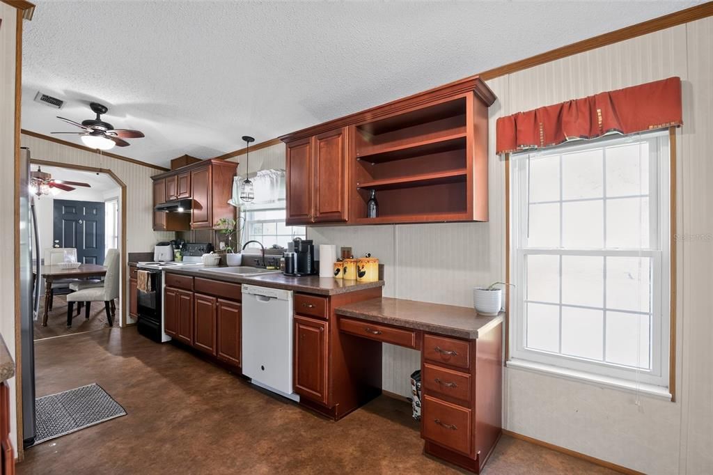 For Sale: $185,000 (3 beds, 2 baths, 1296 Square Feet)