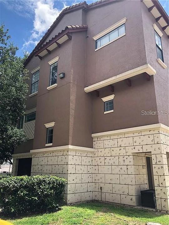 For Sale: $299,999 (4 beds, 3 baths, 1868 Square Feet)