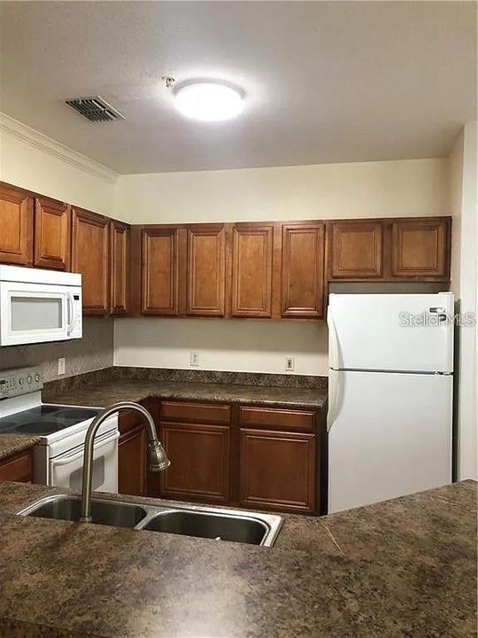For Sale: $299,999 (4 beds, 3 baths, 1868 Square Feet)