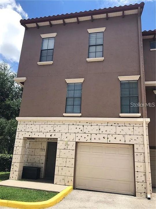 For Sale: $299,999 (4 beds, 3 baths, 1868 Square Feet)