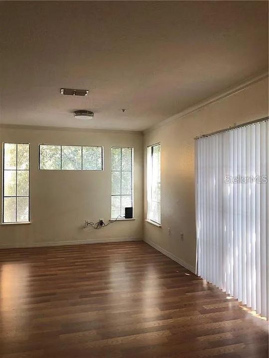 For Sale: $299,999 (4 beds, 3 baths, 1868 Square Feet)