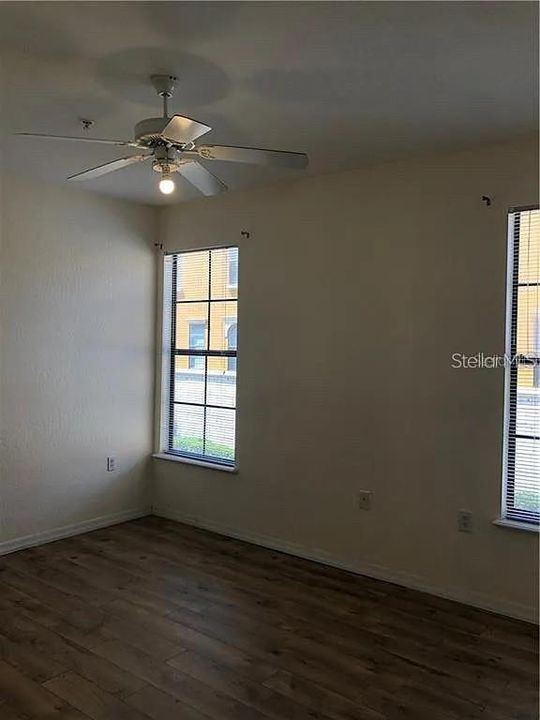 For Sale: $299,999 (4 beds, 3 baths, 1868 Square Feet)