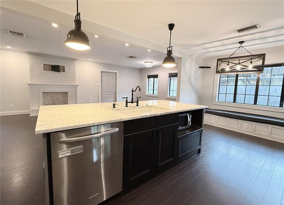 В аренду: $2,600 (2 спален, 2 ванн, 1134 Квадратных фут)
