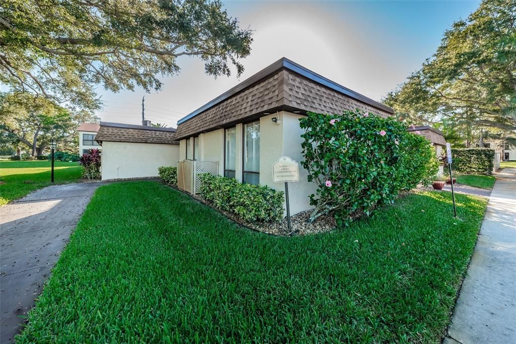 For Sale: $115,000 (1 beds, 1 baths, 679 Square Feet)