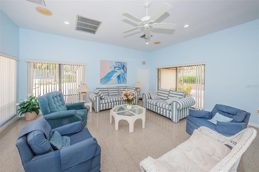 For Sale: $115,000 (1 beds, 1 baths, 679 Square Feet)
