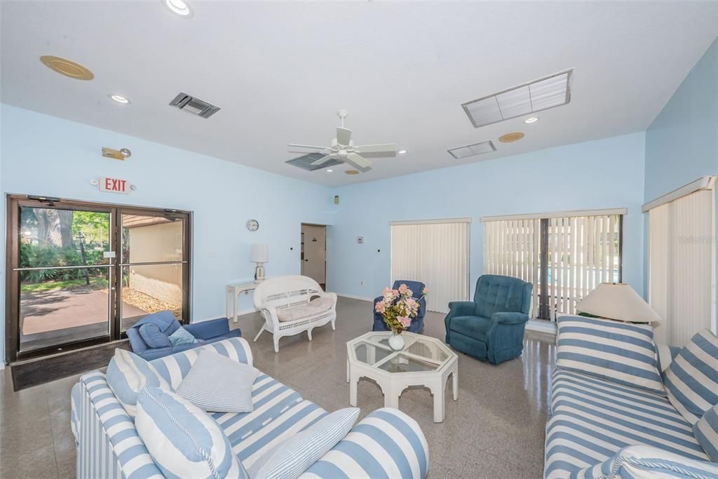 For Sale: $115,000 (1 beds, 1 baths, 679 Square Feet)
