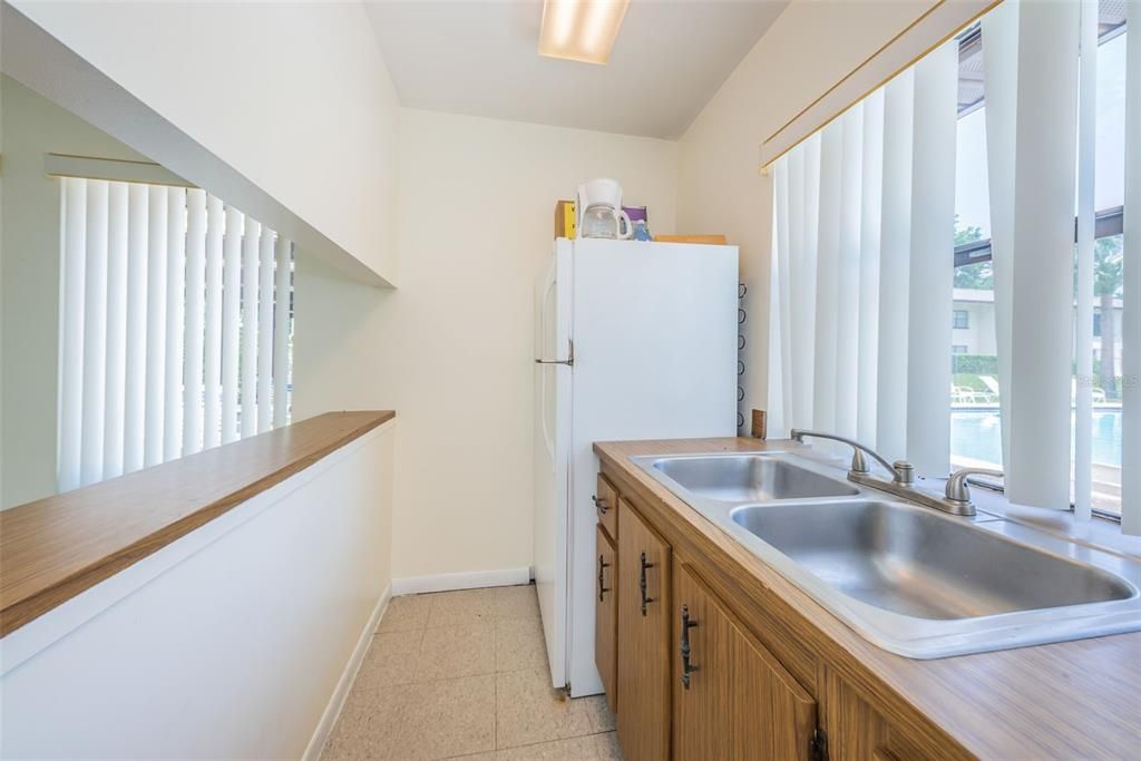 For Sale: $115,000 (1 beds, 1 baths, 679 Square Feet)