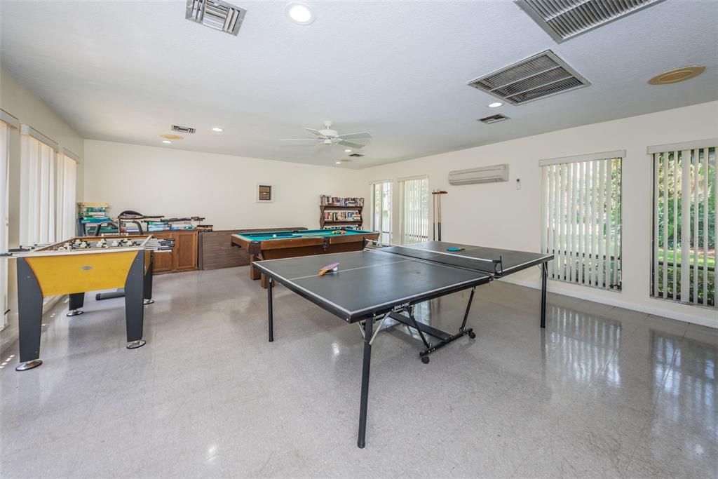 For Sale: $115,000 (1 beds, 1 baths, 679 Square Feet)