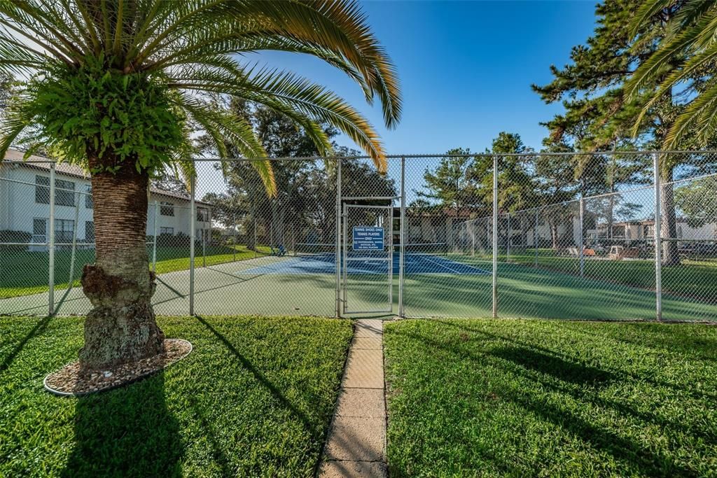 For Sale: $115,000 (1 beds, 1 baths, 679 Square Feet)