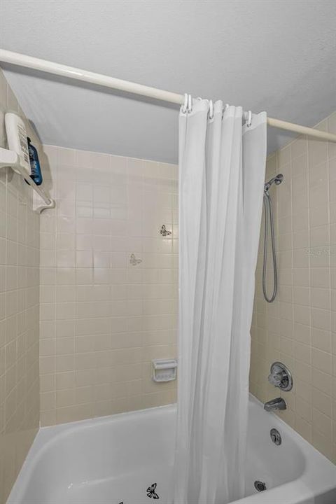 For Sale: $115,000 (1 beds, 1 baths, 679 Square Feet)