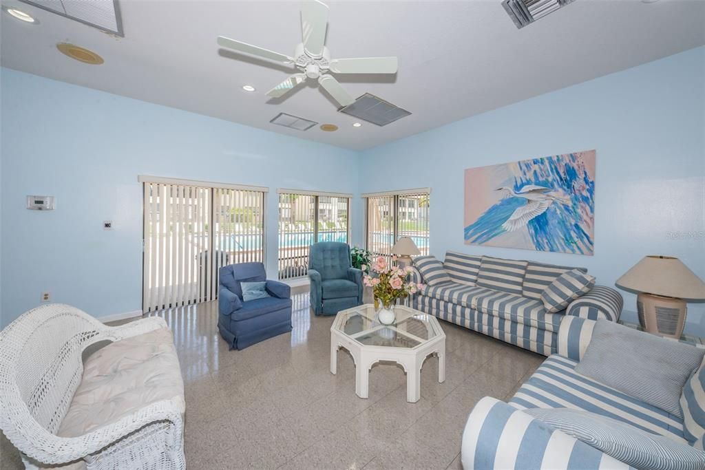 For Sale: $115,000 (1 beds, 1 baths, 679 Square Feet)