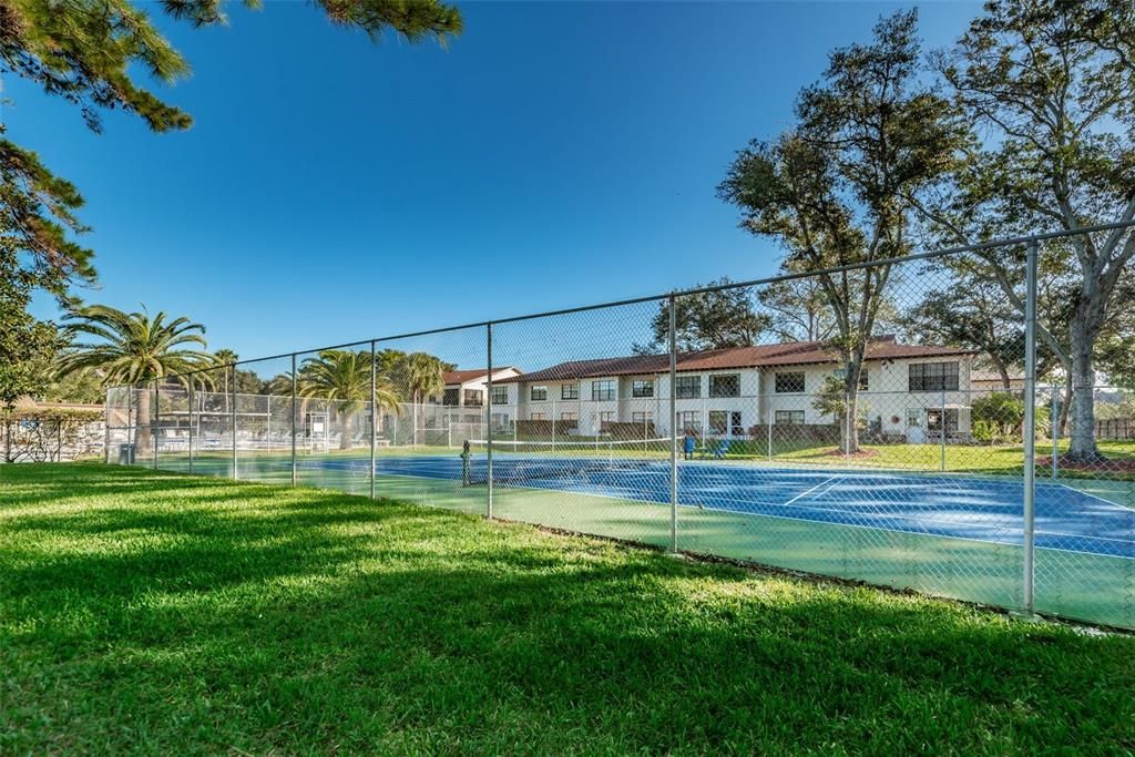 For Sale: $115,000 (1 beds, 1 baths, 679 Square Feet)