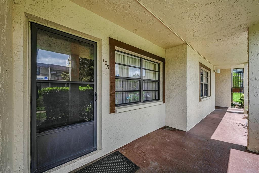 For Sale: $115,000 (1 beds, 1 baths, 679 Square Feet)