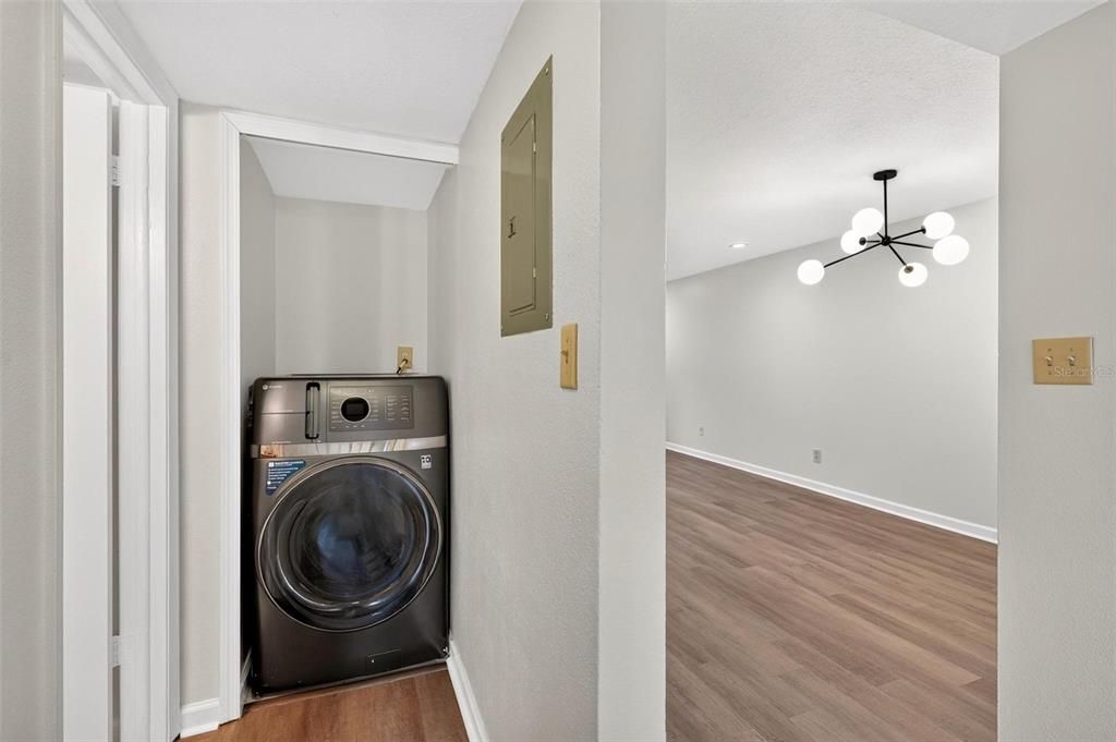 For Sale: $285,000 (2 beds, 2 baths, 890 Square Feet)