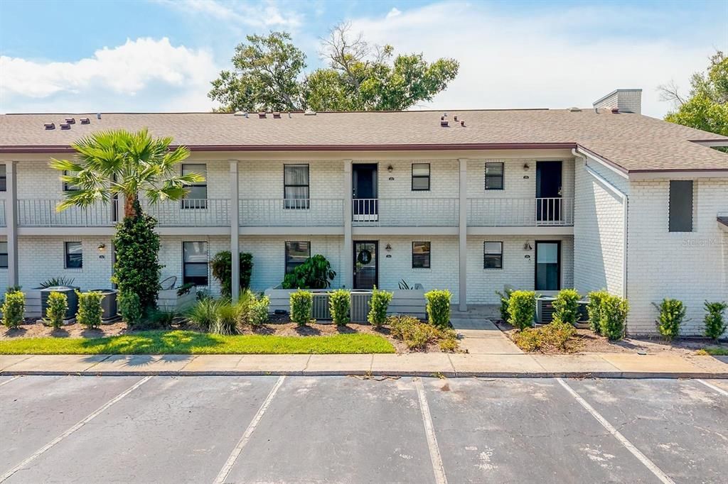 For Sale: $285,000 (2 beds, 2 baths, 890 Square Feet)