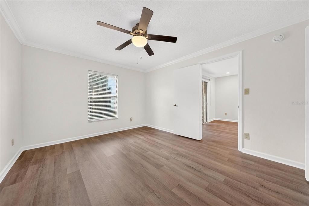 For Sale: $285,000 (2 beds, 2 baths, 890 Square Feet)