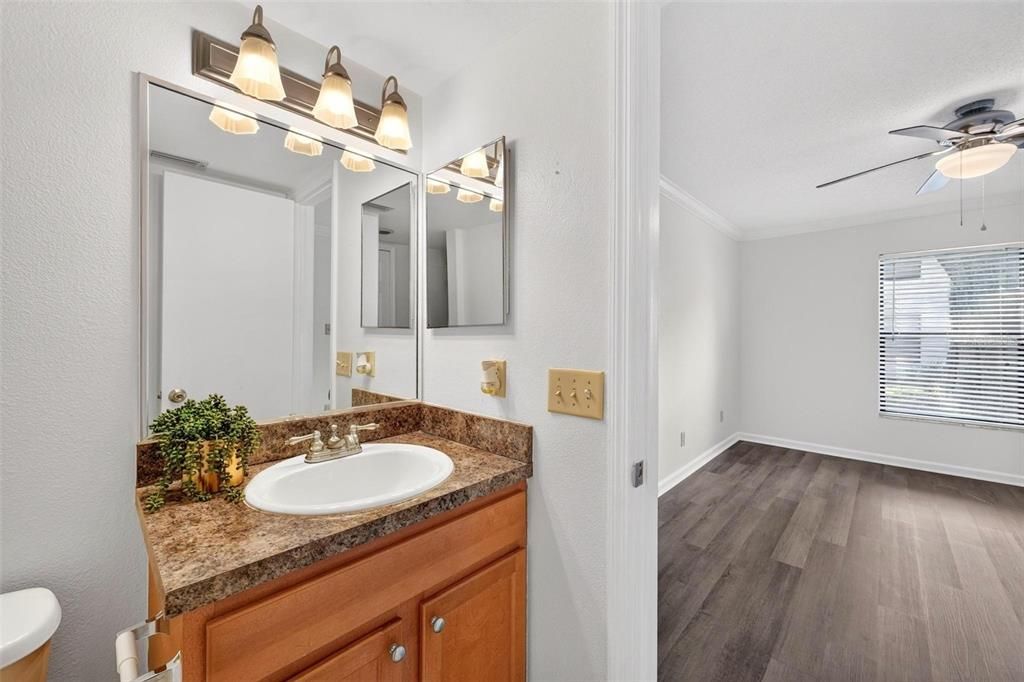 For Sale: $285,000 (2 beds, 2 baths, 890 Square Feet)
