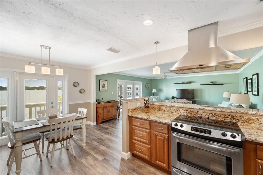 For Sale: $389,000 (2 beds, 2 baths, 1024 Square Feet)