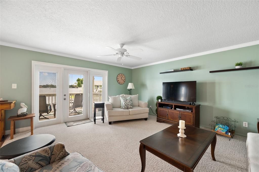 For Sale: $389,000 (2 beds, 2 baths, 1024 Square Feet)