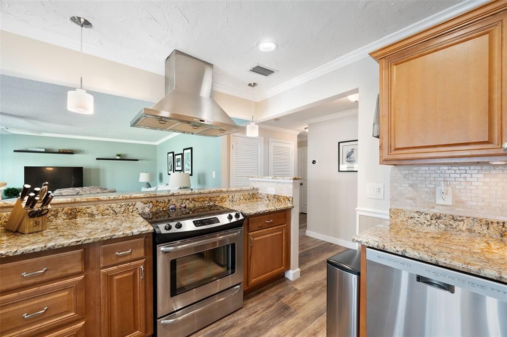 For Sale: $389,000 (2 beds, 2 baths, 1024 Square Feet)
