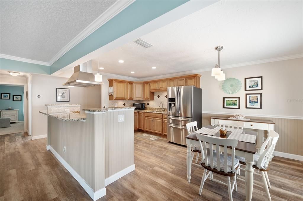 For Sale: $389,000 (2 beds, 2 baths, 1024 Square Feet)