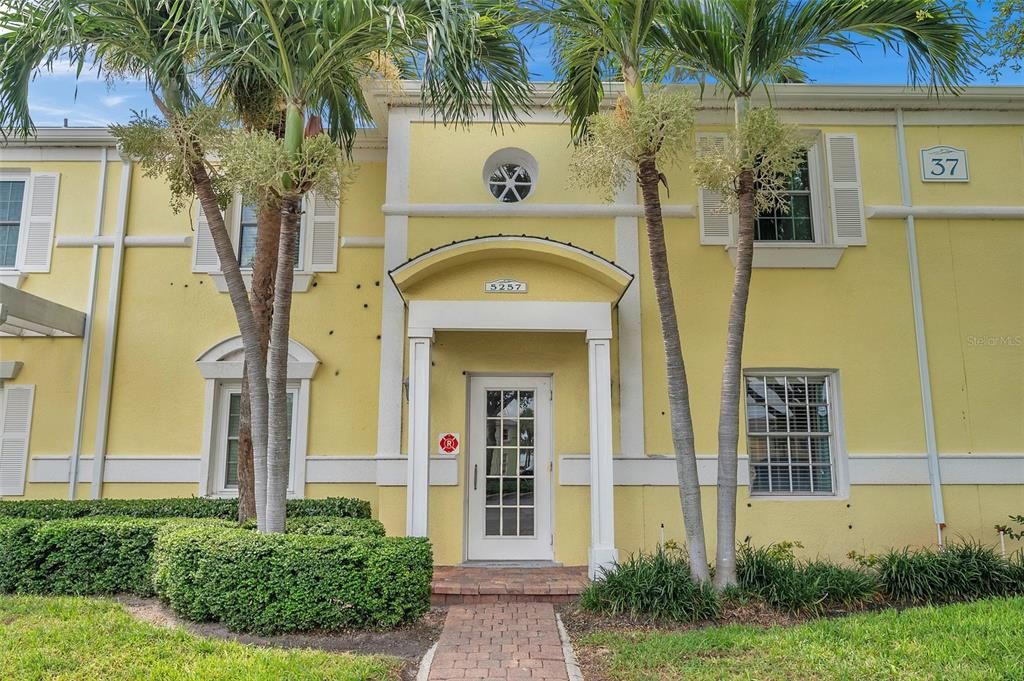 For Sale: $389,000 (2 beds, 2 baths, 1024 Square Feet)