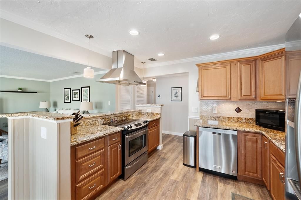 For Sale: $389,000 (2 beds, 2 baths, 1024 Square Feet)