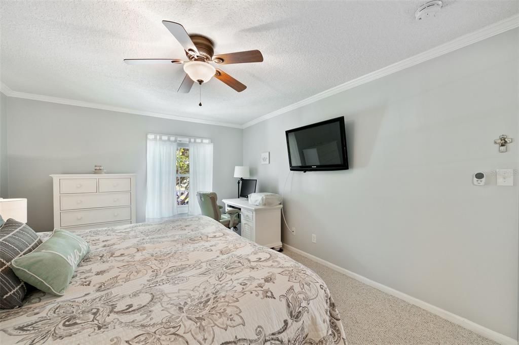 For Sale: $389,000 (2 beds, 2 baths, 1024 Square Feet)