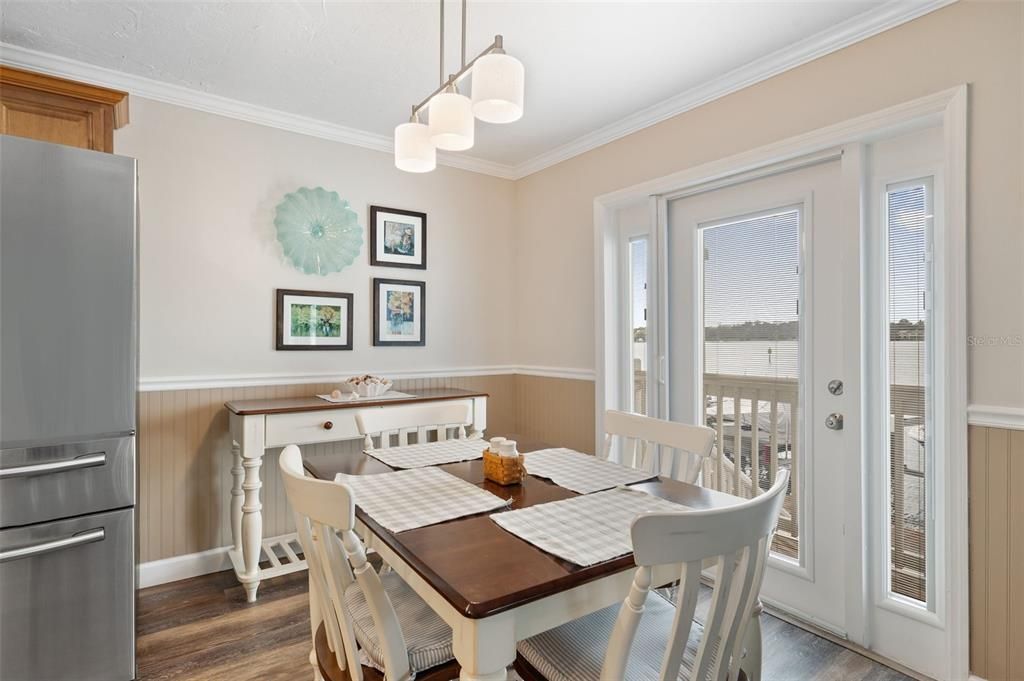 For Sale: $389,000 (2 beds, 2 baths, 1024 Square Feet)