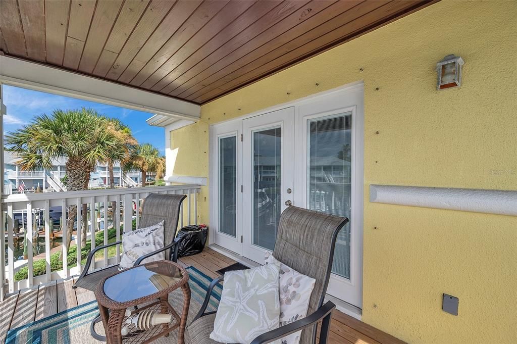 For Sale: $389,000 (2 beds, 2 baths, 1024 Square Feet)