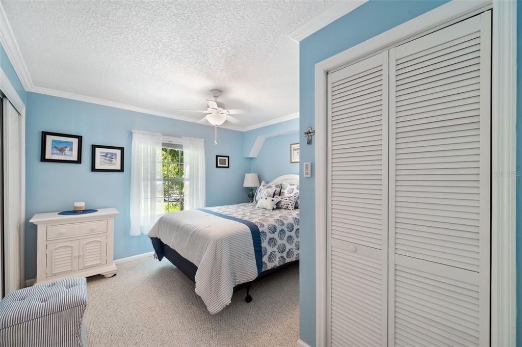 For Sale: $389,000 (2 beds, 2 baths, 1024 Square Feet)