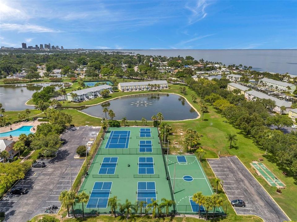 For Sale: $389,000 (2 beds, 2 baths, 1024 Square Feet)