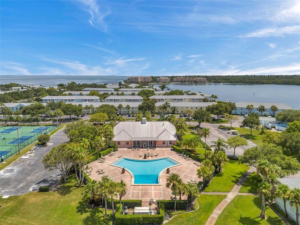 For Sale: $389,000 (2 beds, 2 baths, 1024 Square Feet)