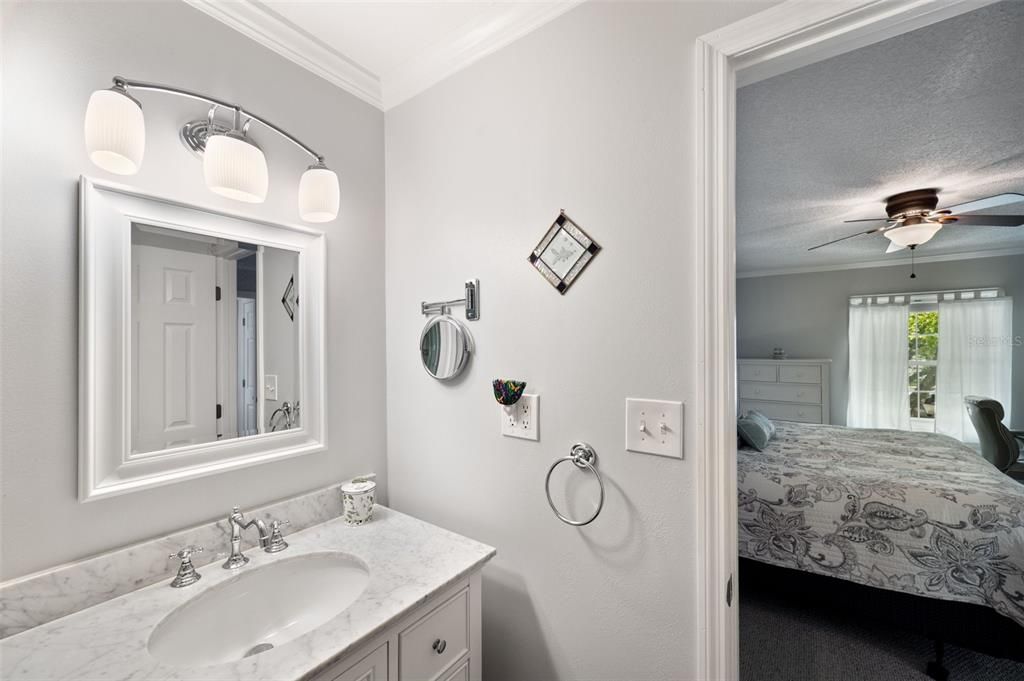 For Sale: $389,000 (2 beds, 2 baths, 1024 Square Feet)