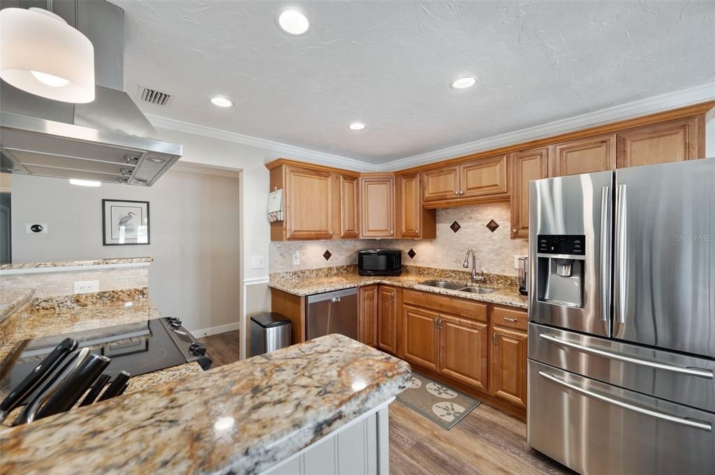 For Sale: $389,000 (2 beds, 2 baths, 1024 Square Feet)