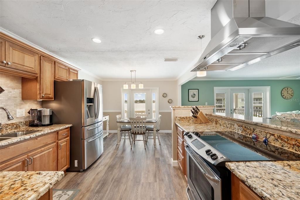 For Sale: $389,000 (2 beds, 2 baths, 1024 Square Feet)