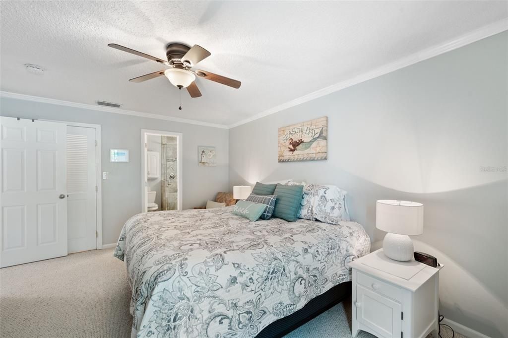 For Sale: $389,000 (2 beds, 2 baths, 1024 Square Feet)