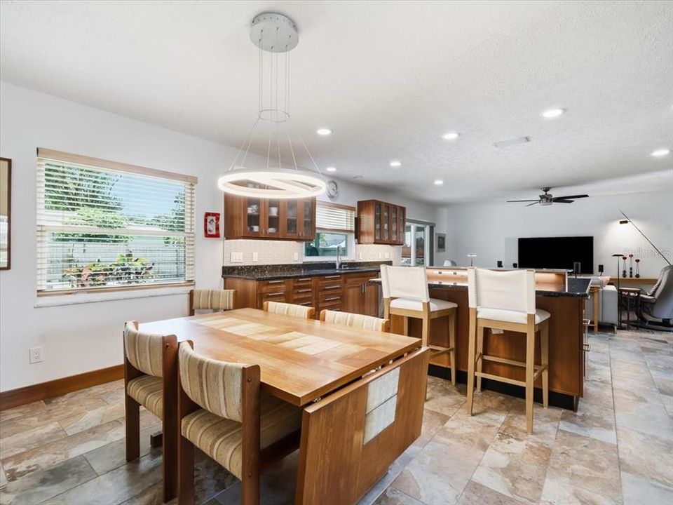 For Sale: $700,000 (3 beds, 2 baths, 1721 Square Feet)